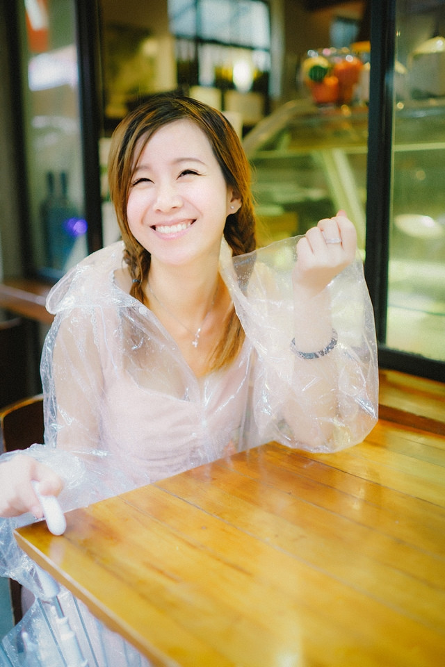 雨中轻松自在熟女独自漫步诱惑小清新图片,清纯美女,