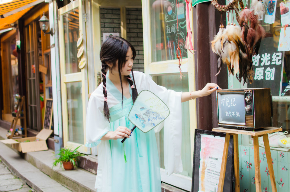 古风纯情少女的桥头等待主题写真图片,清纯美女,